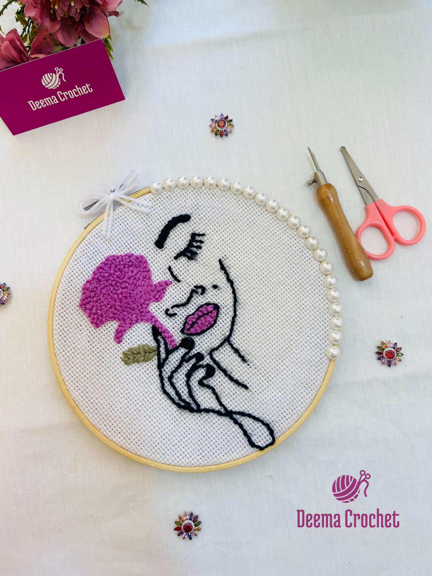رسمة وجه مميزة بفن الابرة الشرقية 