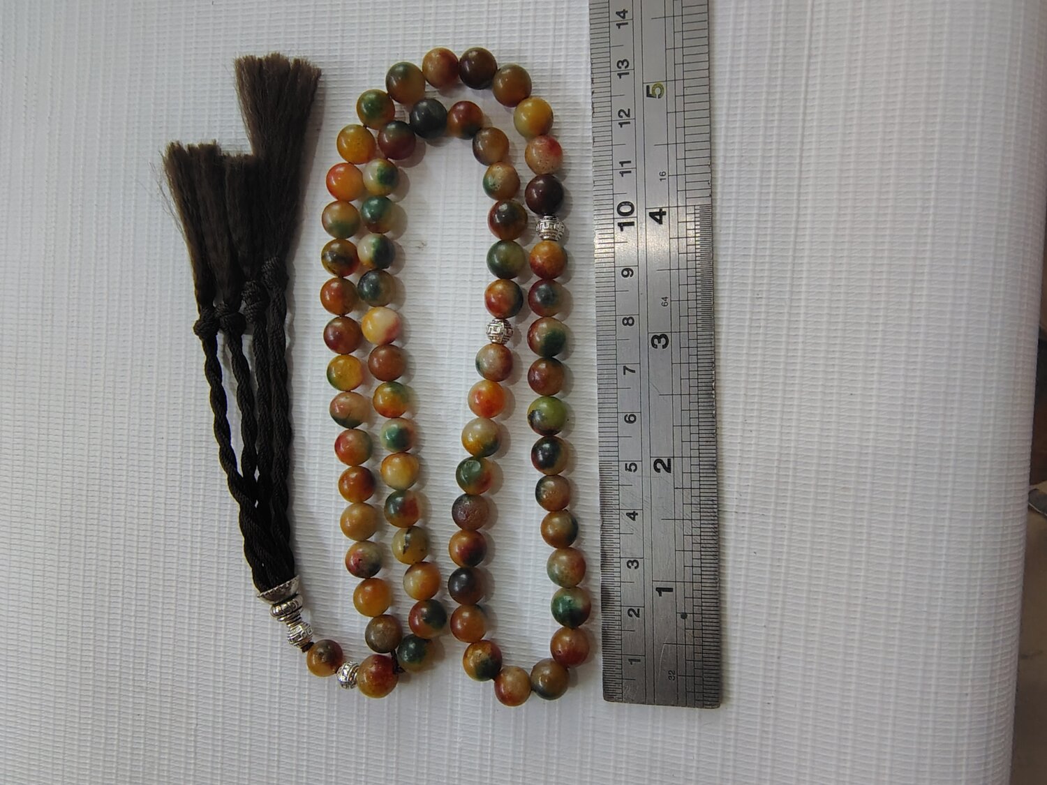 مسبحة مميزة من حجر الجاديت Jadeite المتعدد الالوان الجذابة 