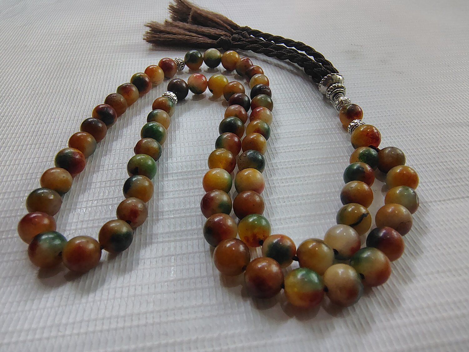 مسبحة مميزة من حجر الجاديت Jadeite المتعدد الالوان الجذابة 