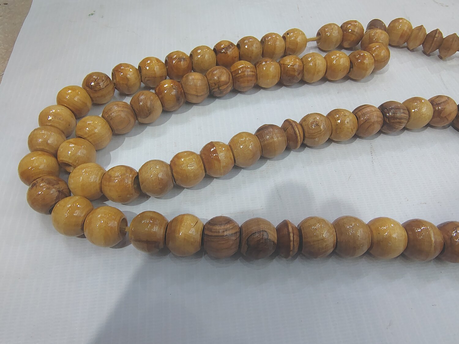 مسبحة مميزة من خشب الزيتون قطع يدوي الحجم الكبير