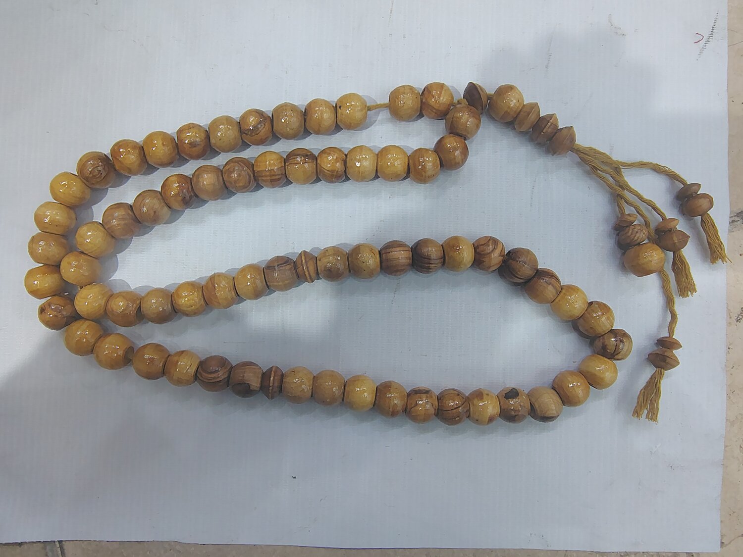 مسبحة مميزة من خشب الزيتون قطع يدوي الحجم الكبير