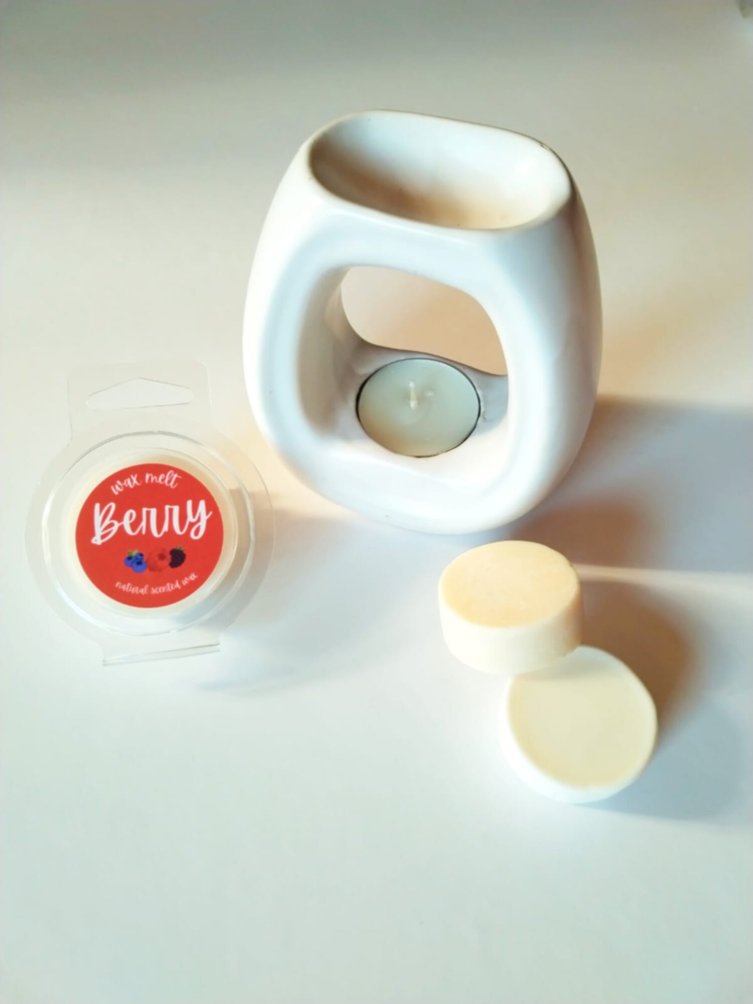 فواحة شمع طبيعية برائحة التوت 