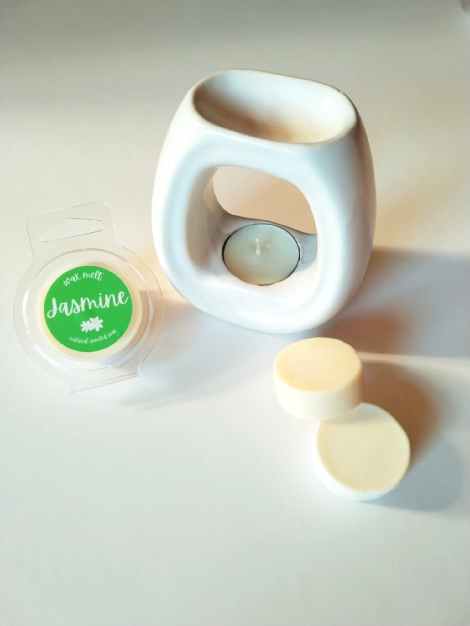 فواحة شمع طبيعية برائحة الياسمين