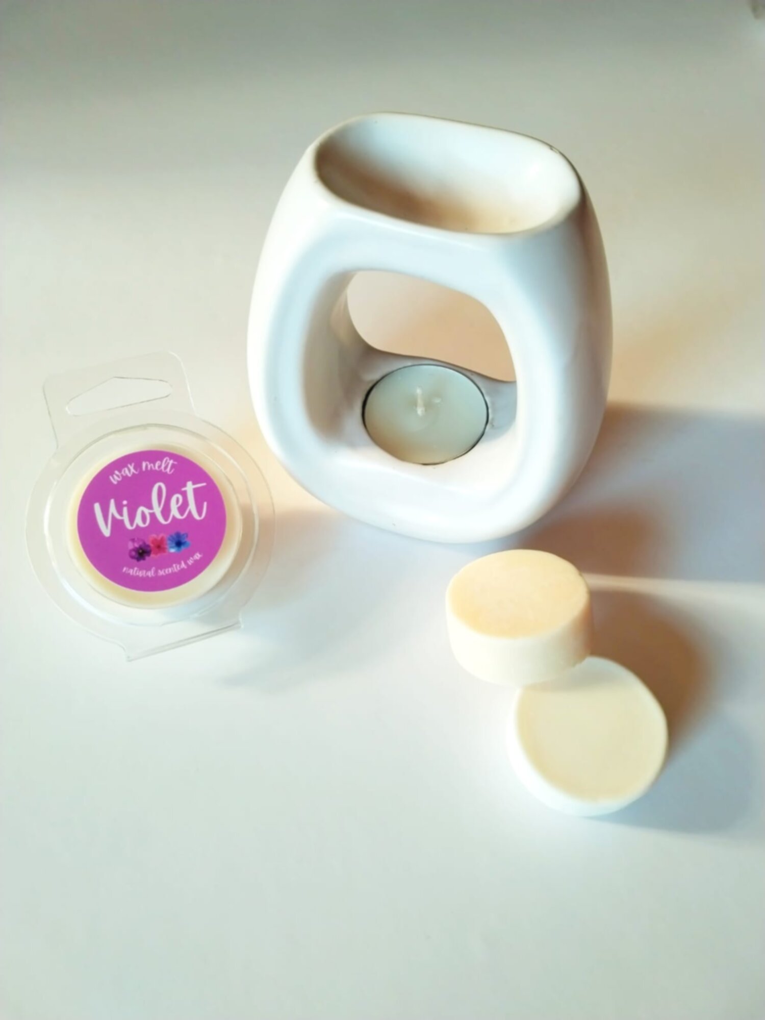 فواحة شمع طبيعية برائحة الفايوليت