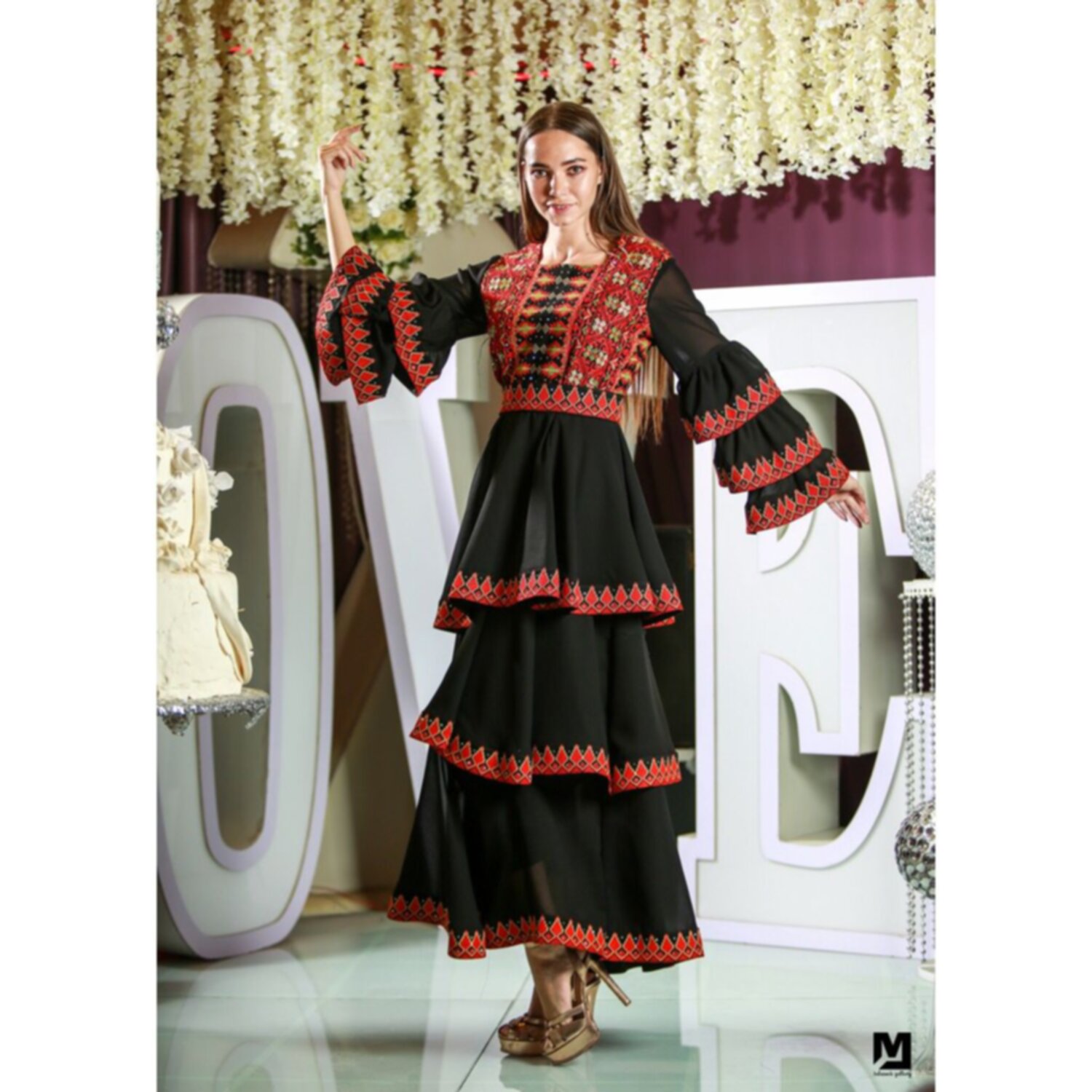 ثوب اسود وازرق 