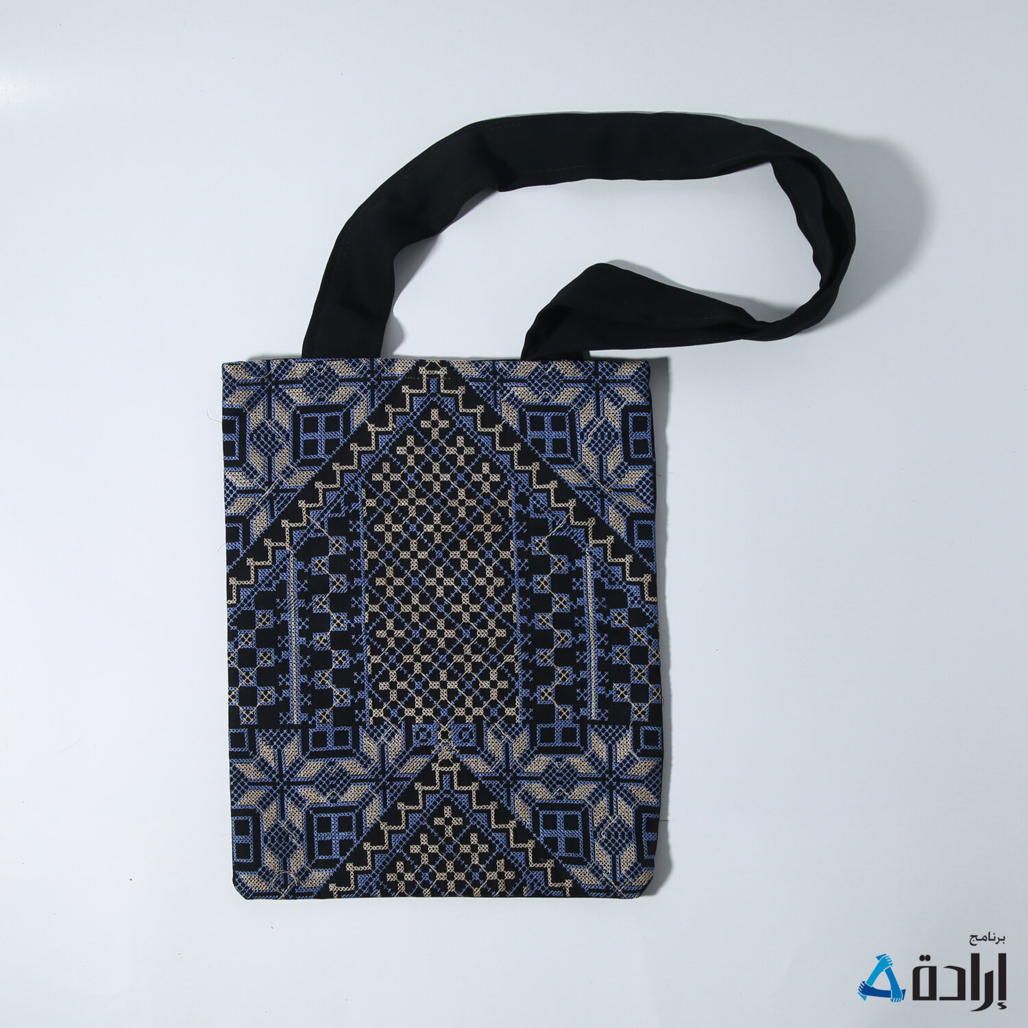 حقيبة كتف اسود مطرزة