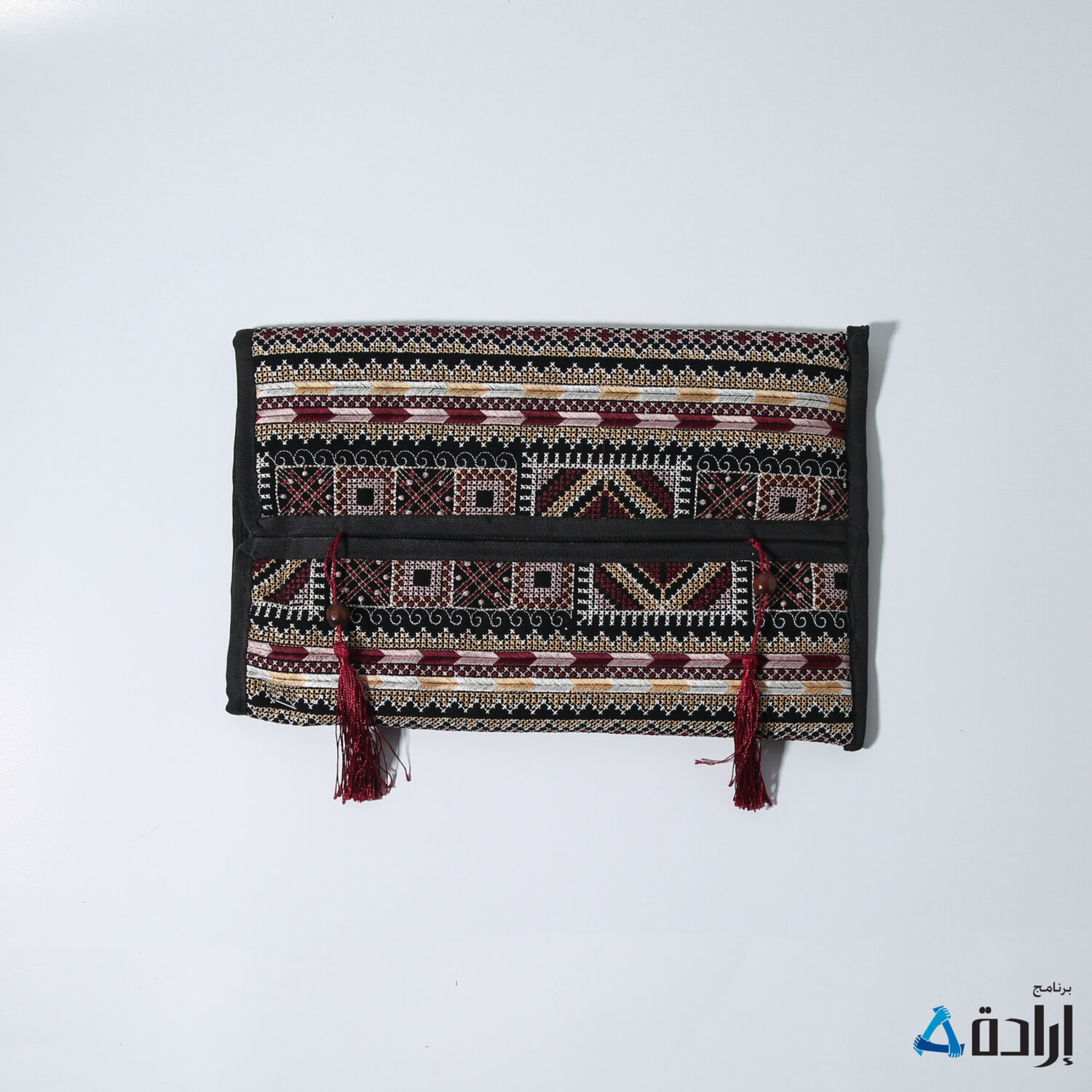 حافظة محارم مطرزة 