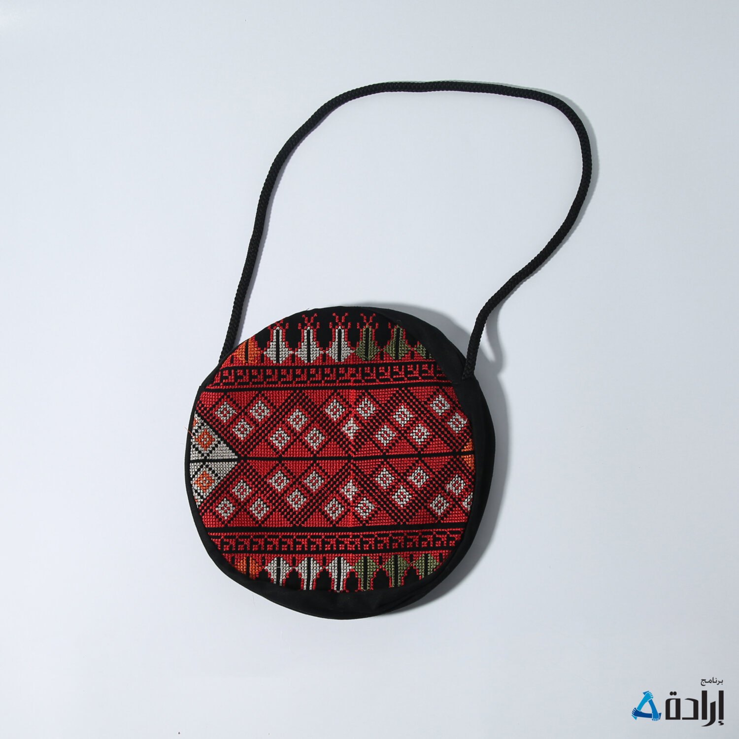 حقيبة كتف اسود مطرزة شكل دائري