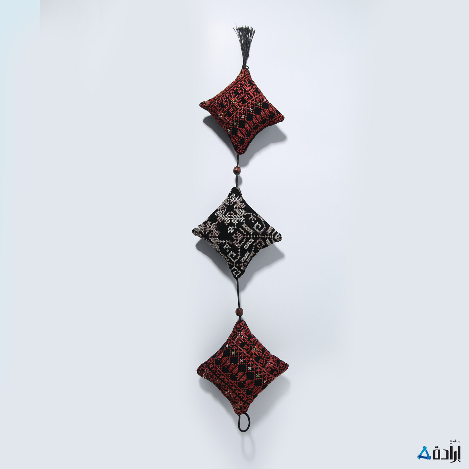 مشك دبابيس ثلاثية